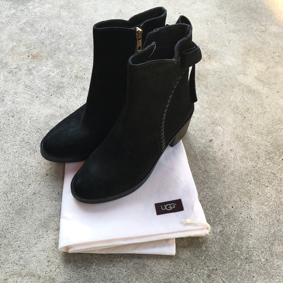 ❌SOLD❌UGG Fraise Whipstitch Boots - Picture 2 of 8